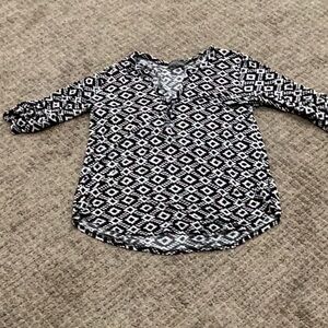 3/4 sleeve, black/white shirt